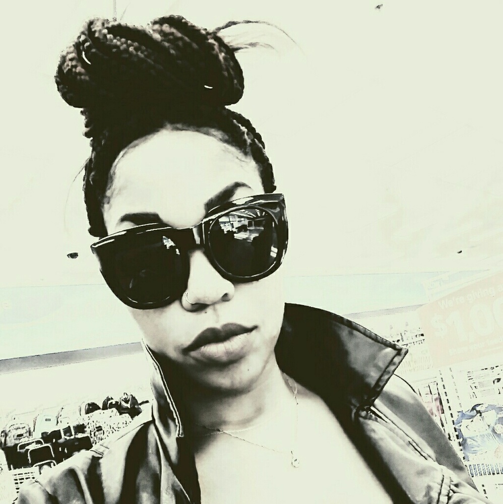 Meet your Posher, Dion Mari